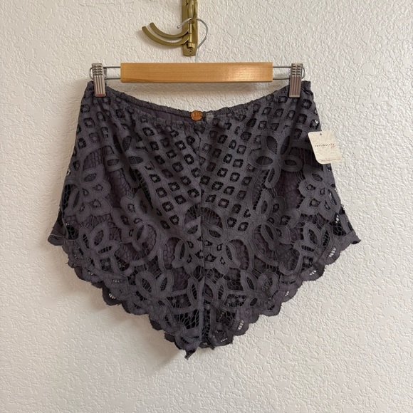 Free People Adela Shorts Size Medium - Picture 1 of 5